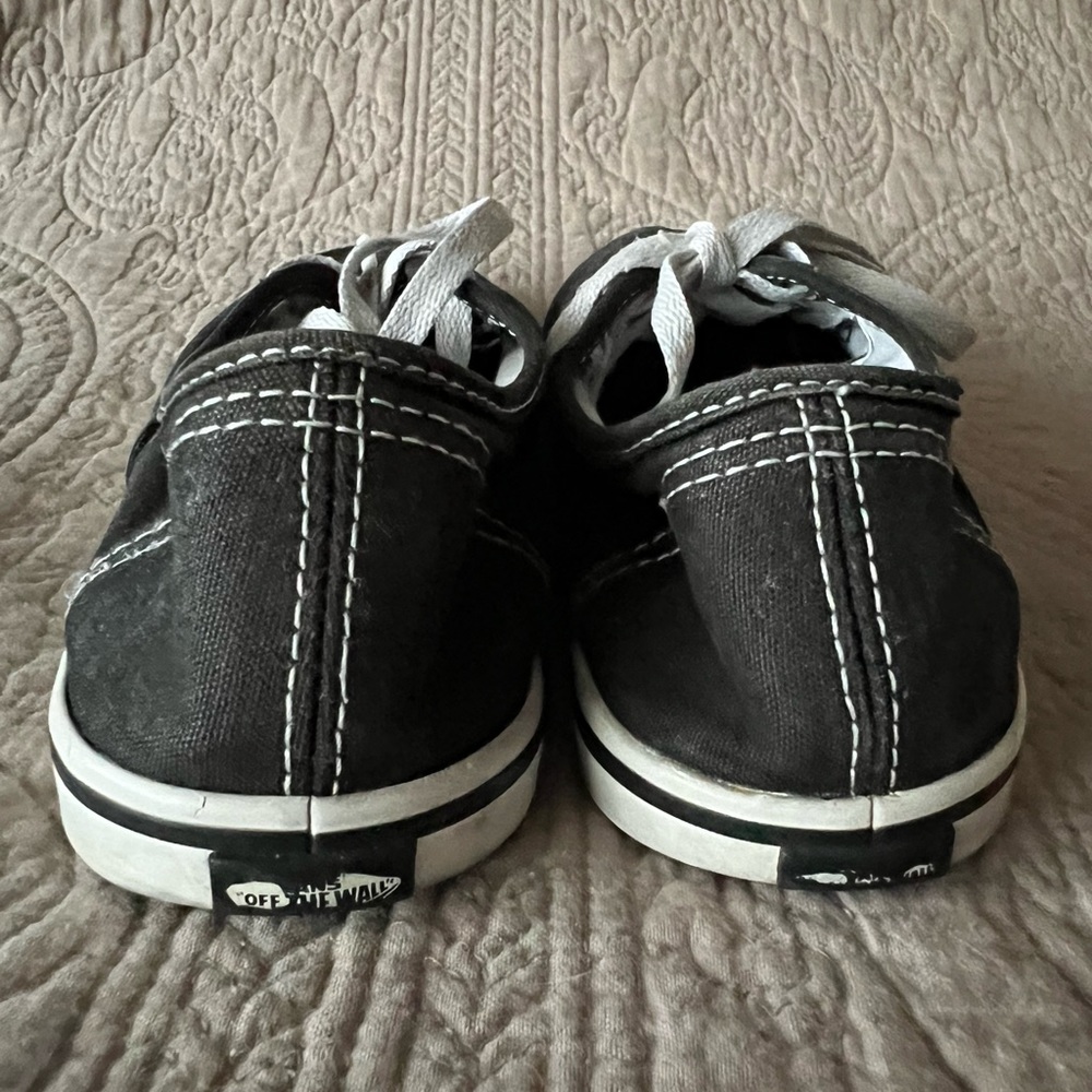 Vans - Picture 8 of 9